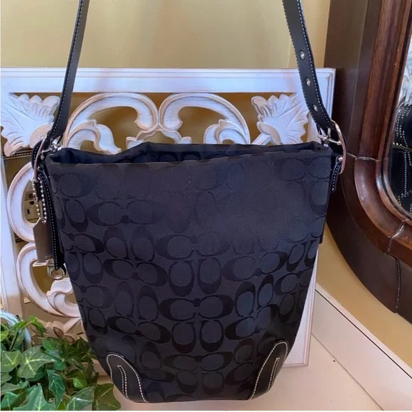 Vintage Coach Black Signature Canvas Shoulder Bag with Wristlet EUC - Picture 6 of 16